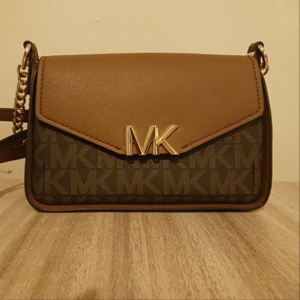 Michael Kors Sylvia Small Flap Messanger Bag